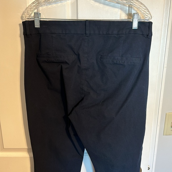Old Navy High Rise Pixie Pant - Picture 3 of 4